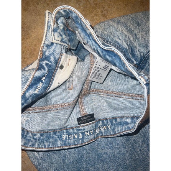 American Eagle Mom Jeans Size 8 - Picture 3 of 3